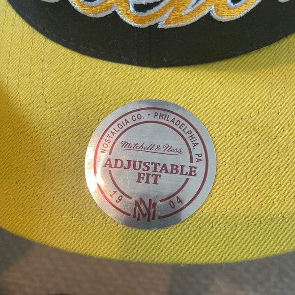 Mitchell and Ness Steeler SnapBack - Picture 4 of 6